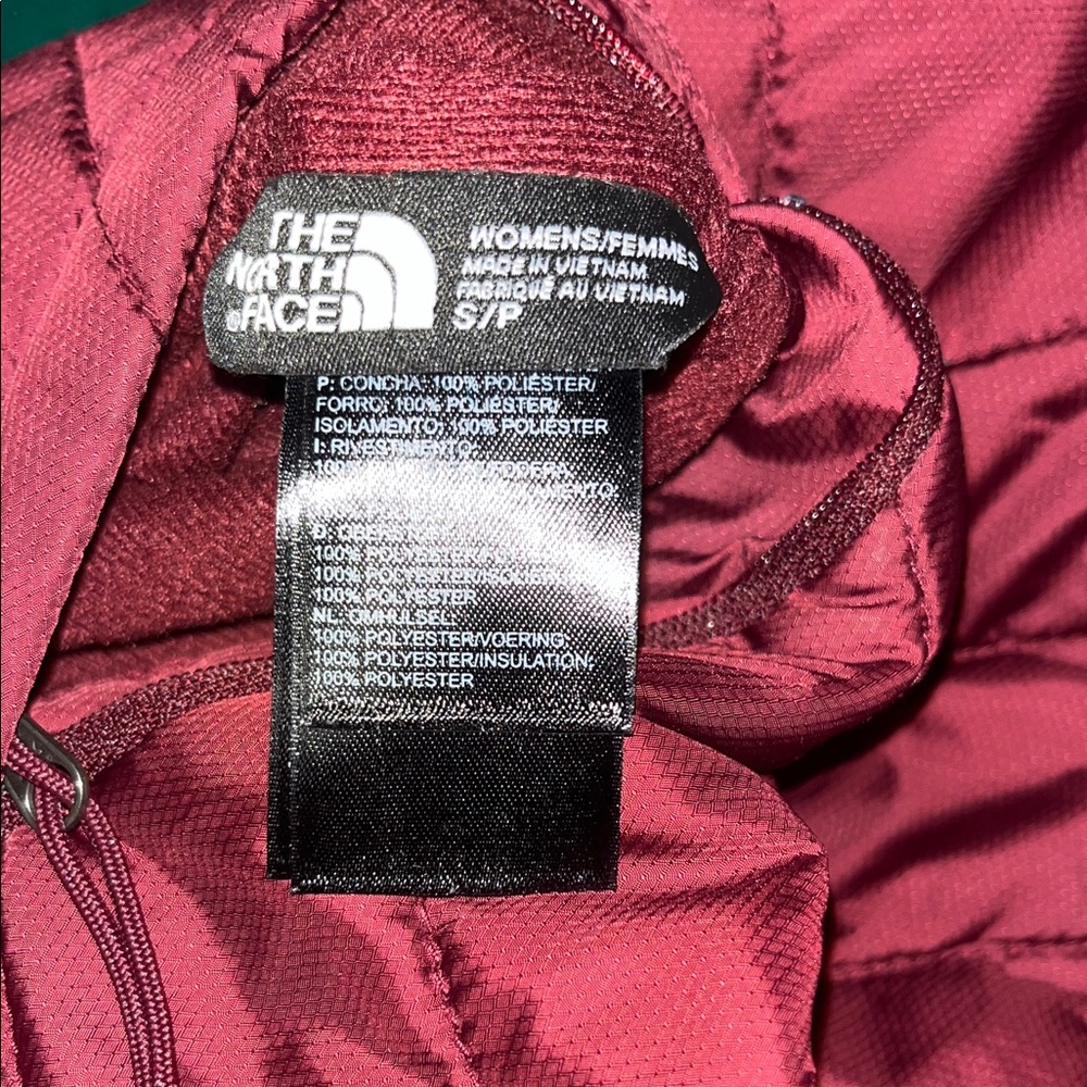 The North Face Burgundy Puffer Jacket - Picture 5 of 5